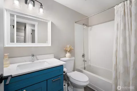 Bath - 407 Berninger St, Enumclaw, WA 98022 photo 1 of 2