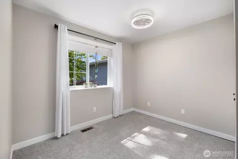 Bedroom - 407 Berninger St, Enumclaw, WA 98022 photo 3 of 5