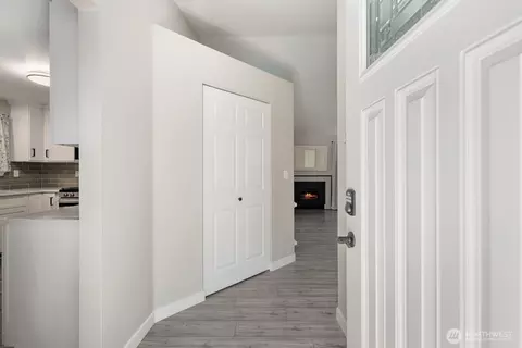 Entry Way - 407 Berninger St, Enumclaw, WA 98022 photo 1 of 1