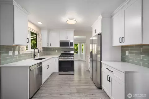 Kitchen - 407 Berninger St, Enumclaw, WA 98022 photo 1 of 5