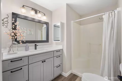 Bath - 407 Berninger St, Enumclaw, WA 98022 photo 2 of 2