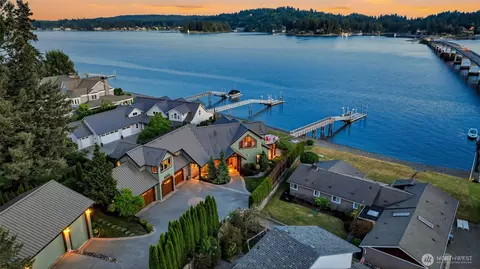 8014 Warren Dr NW, Gig Harbor, WA 98335