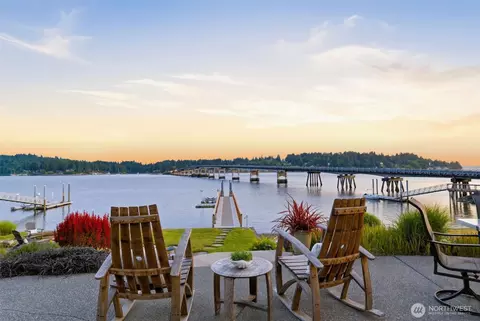 8014 Warren Dr NW, Gig Harbor, WA 98335