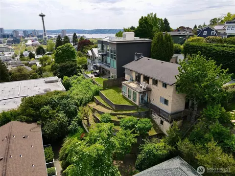 438 Comstock Pl, Seattle, WA 98109