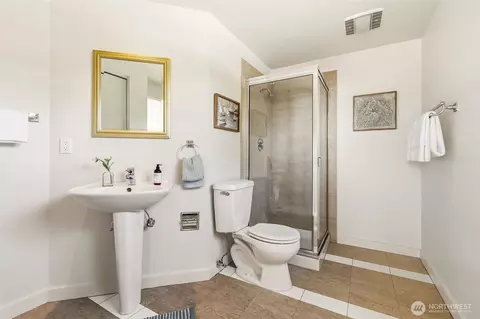 Bath - 3607 W W Commodore Way, Seattle, WA 98199 photo 4 of 4