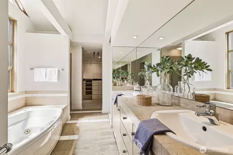 Bath - 3607 W W Commodore Way, Seattle, WA 98199 photo 3 of 4