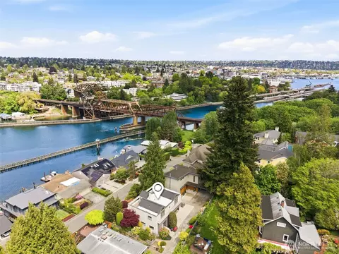 View/Area - 3607 W W Commodore Way, Seattle, WA 98199 photo 6 of 8