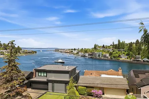 View/Area - 3607 W W Commodore Way, Seattle, WA 98199 photo 3 of 8