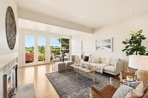 Living - 3607 W W Commodore Way, Seattle, WA 98199 photo 1 of 3