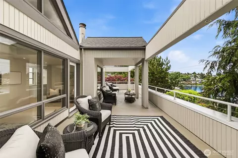 Exterior - 3607 W W Commodore Way, Seattle, WA 98199 photo 4 of 6