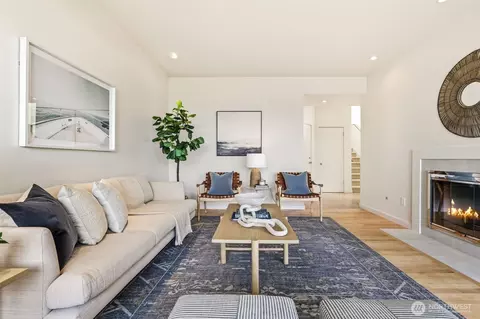 Living - 3607 W W Commodore Way, Seattle, WA 98199 photo 2 of 3