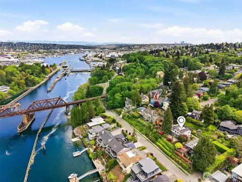 View/Area - 3607 W W Commodore Way, Seattle, WA 98199 photo 1 of 8