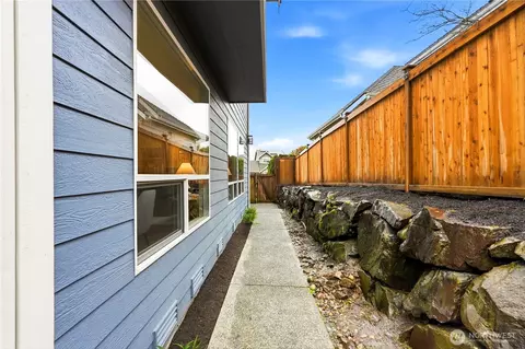 Exterior - 20229 29th Ave SE, Bothell, WA 98012 photo 7 of 9