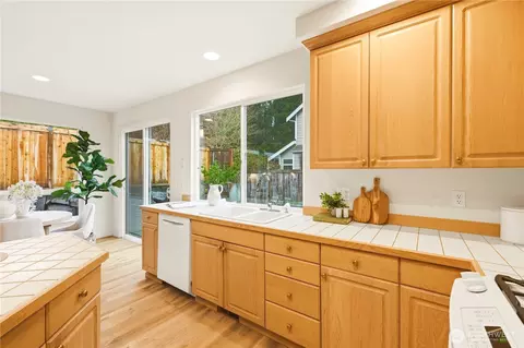 Kitchen - 20229 29th Ave SE, Bothell, WA 98012 photo 2 of 2