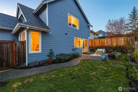 Exterior - 20229 29th Ave SE, Bothell, WA 98012 photo 8 of 9
