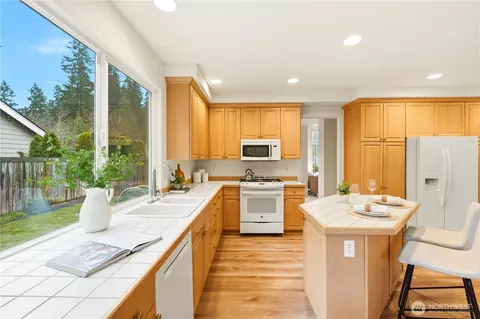 Kitchen - 20229 29th Ave SE, Bothell, WA 98012 photo 1 of 2