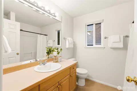 Bath - 20229 29th Ave SE, Bothell, WA 98012 photo 5 of 5