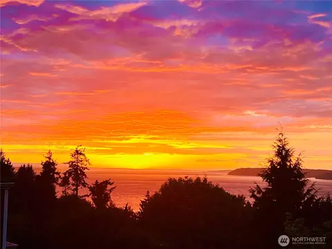 7025 156th St SW, Edmonds, WA 98026