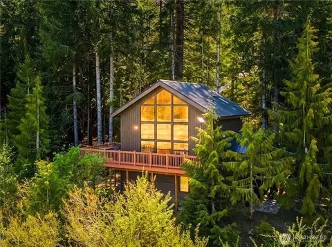 350 Rampart Dr, Snoqualmie Pass, WA 98068