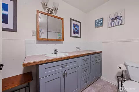 Bath - 1218 Cedar St, Raymond, WA 98577 photo 2 of 2