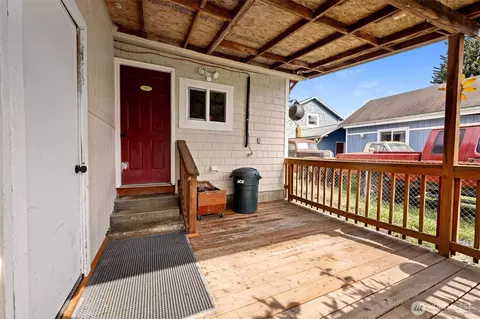 Exterior - 1218 Cedar St, Raymond, WA 98577 photo 2 of 3