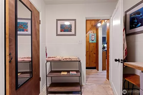 Entry Way - 1218 Cedar St, Raymond, WA 98577 photo 3 of 4
