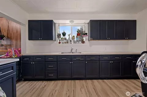 Kitchen - 1218 Cedar St, Raymond, WA 98577 photo 3 of 3