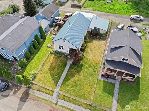 View/Area - 1218 Cedar St, Raymond, WA 98577 photo 3 of 4