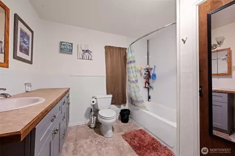 Bath - 1218 Cedar St, Raymond, WA 98577 photo 1 of 2