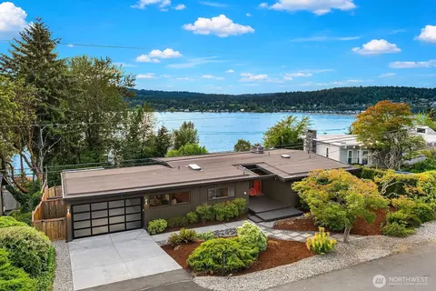 15717 62nd Ave NE, Kenmore, WA 98028