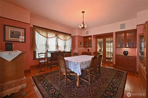 Dining - 10425 E Riverside Dr, Bothell, WA 98011 photo 1 of 4
