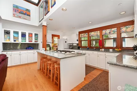Kitchen - 10425 E Riverside Dr, Bothell, WA 98011 photo 1 of 4