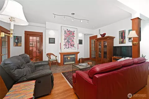 Living - 10425 E Riverside Dr, Bothell, WA 98011 photo 4 of 7