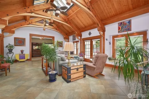 Living - 10425 E Riverside Dr, Bothell, WA 98011 photo 5 of 7