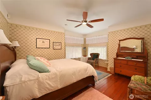 Bedroom - 10425 E Riverside Dr, Bothell, WA 98011 photo 2 of 4