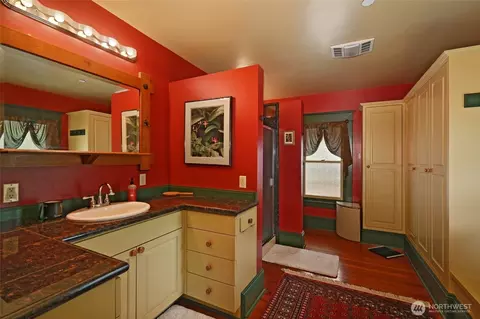 Bath - 10425 E Riverside Dr, Bothell, WA 98011 photo 1 of 4