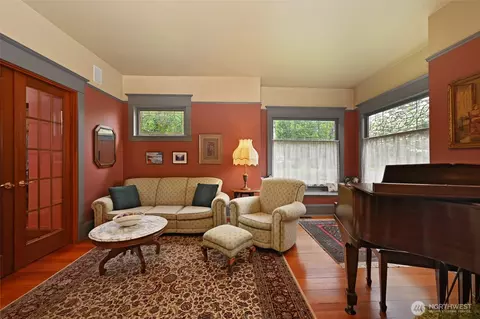 Living - 10425 E Riverside Dr, Bothell, WA 98011 photo 1 of 7