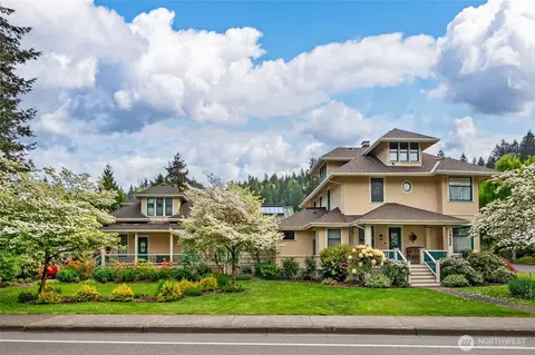 10425 E Riverside Dr, Bothell, WA 98011