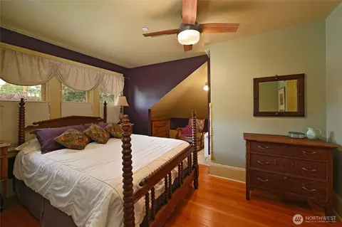 Bedroom - 10425 E Riverside Dr, Bothell, WA 98011 photo 4 of 4