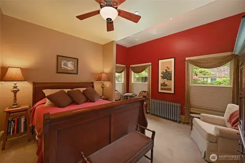 Bedroom - 10425 E Riverside Dr, Bothell, WA 98011 photo 3 of 4