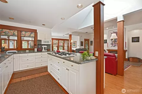 Kitchen - 10425 E Riverside Dr, Bothell, WA 98011 photo 3 of 4