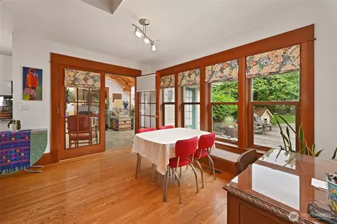 Dining - 10425 E Riverside Dr, Bothell, WA 98011 photo 3 of 4