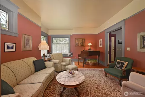 Living - 10425 E Riverside Dr, Bothell, WA 98011 photo 2 of 7