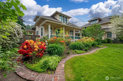Exterior - 10425 E Riverside Dr, Bothell, WA 98011 photo 3 of 9
