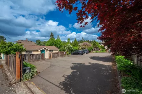 Exterior - 10425 E Riverside Dr, Bothell, WA 98011 photo 9 of 9