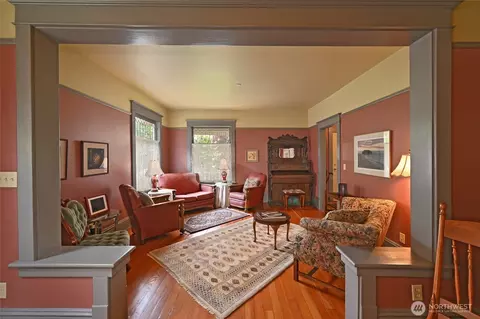 Living - 10425 E Riverside Dr, Bothell, WA 98011 photo 7 of 7