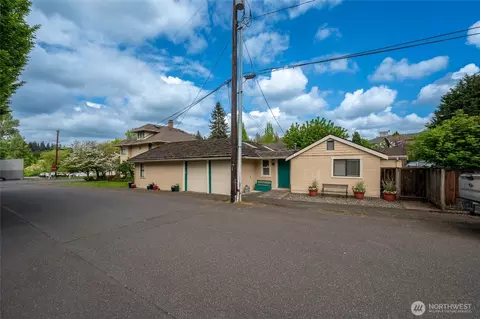 Exterior - 10425 E Riverside Dr, Bothell, WA 98011 photo 8 of 9