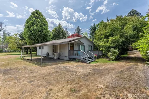 369 E Birnie Slough Rd, Cathlamet, WA 98612