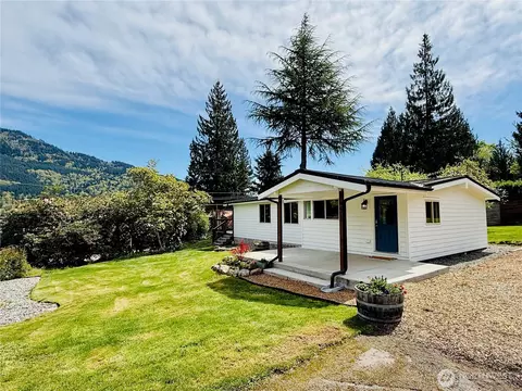 477 W Lake Samish Dr, Bellingham, WA 98229