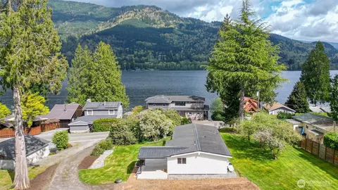 477 W Lake Samish Dr, Bellingham, WA 98229